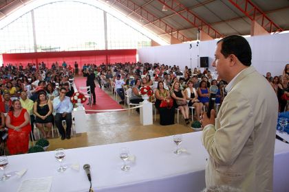 Hildo do Candango prestigia formatura nas escolas municipais de Águas Lindas 